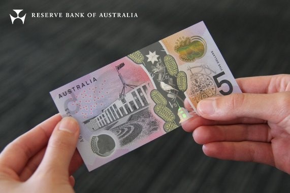 Mẫu tờ tiền mệnh giá 5 đôla Australia.