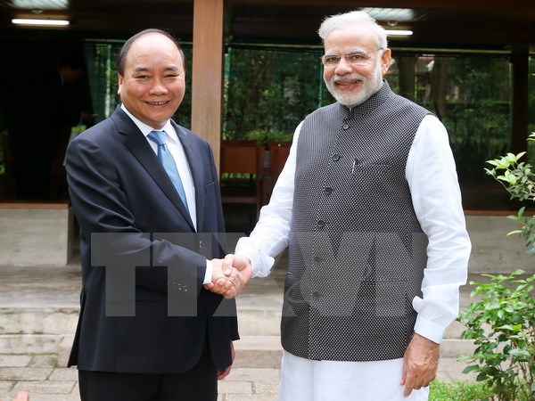 Thủ tướng Nguyễn Xuân Phúc và Thủ tướng Ấn Độ Narendra Modi tại Khu di tích Phủ Chủ tịch. (Ảnh: Thống Nhất/TTXVN)