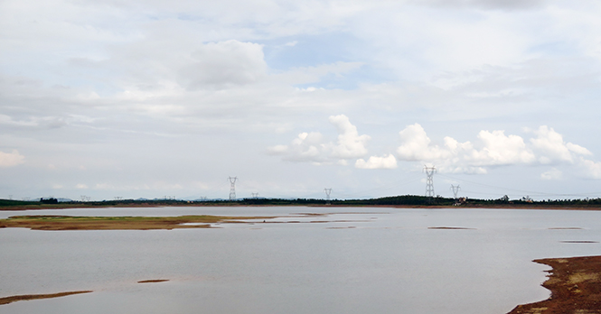 Hồ Phú Vinh, nguồn nước quan trọng cung cấp cho sản xuất và sinh hoạt của người dân thành phố Đồng Hới.