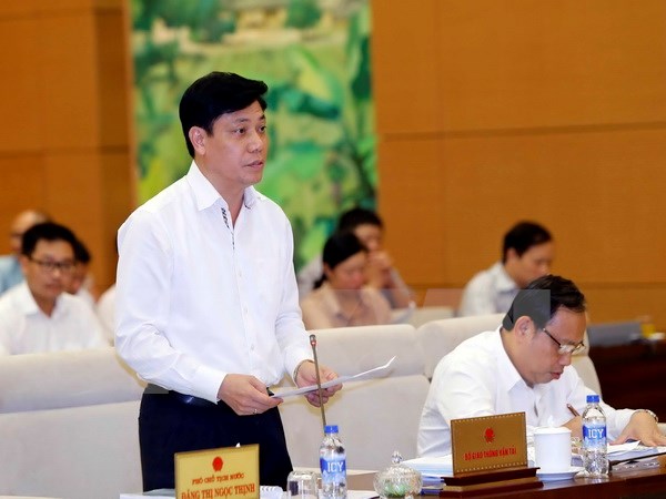 Thứ trưởng Bộ Giao thông vận tải Nguyễn Ngọc Đông phát biểu ý kiến. (Ảnh: An Đăng/TTXVN)