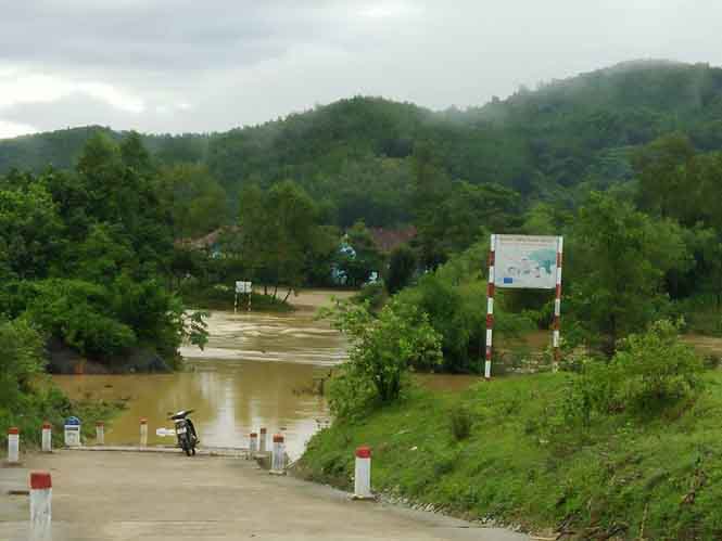Ngầm Lạc Thiện bị ngập khiến các thôn Kim Bảng, xã Minh Hóa bị cô lập