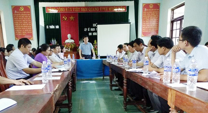 Ảnh: Đồng chí Trần Tiến Dũng, Tỉnh ủy viên, Phó Chủ tịch UBND tỉnh mong muốn các hộ nghèo xã Trường Xuân, huyện Quảng Ninh được giảm lãi giúp các hộ đầu tư phát triển kinh tế thoát nghèo.