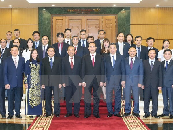 Chủ tịch nước Trần Đại Quang với các thành viên và tiểu ban phục vụ Ban Chỉ đạo cải cách Tư pháp Trung ương. (Ảnh: Nhan Sáng/TTXVN)
