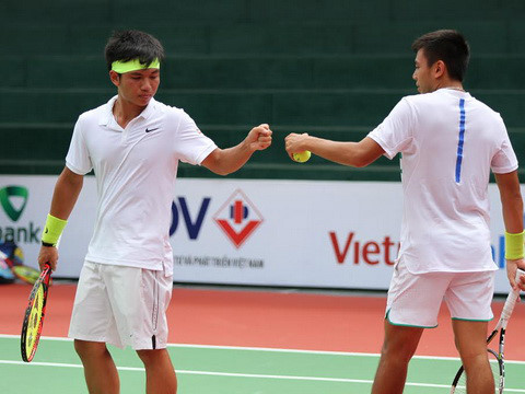 Hoàng Nam và Hoàng Thiên lần đầu cùng vào chung kết đôi nam một giải Futures. (Ảnh: Becamex Tennis).
