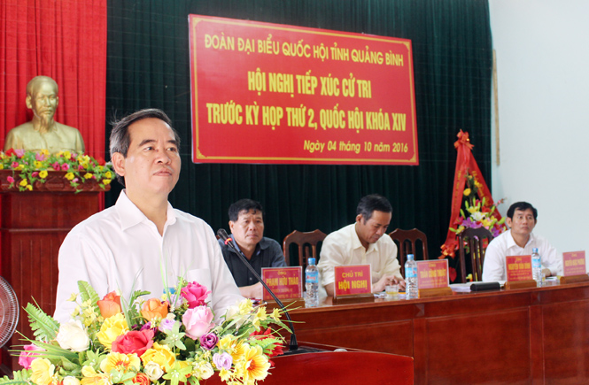 Ảnh: Đồng chí Nguyễn Văn Bình, Ủy viên Bộ Chính trị, Bí thư Trung ương Đảng, Trưởng Ban Kinh tế Trung ương và các đại biểu Quốc hội tỉnh tiếp xúc với cử tri huyện Lệ Thủy.