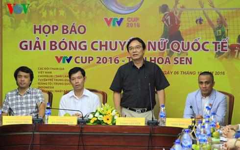Phó TGĐ VTV Phạm Việt Tiến phát biểu tại cuộc họp báo công bố giải bóng chuyền nữ Quốc tế VTV Cup 2016. (Ảnh: Trọng Phú)
