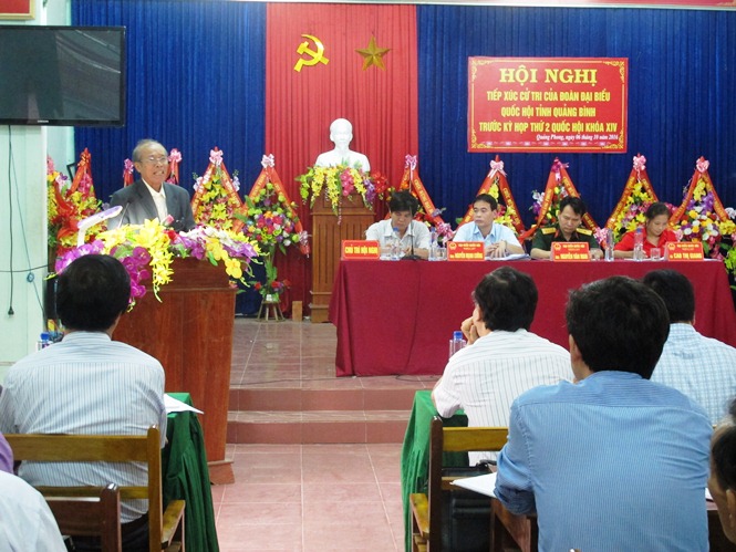 Các đại biểu tiếp xúc với cử tri thị xã Ba Đồn