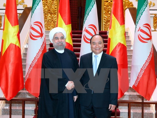 Thủ tướng Nguyễn Xuân Phúc hội kiến với Tổng thống Iran Hassan Rouhani. (Ảnh: Thống Nhất/TTXVN)