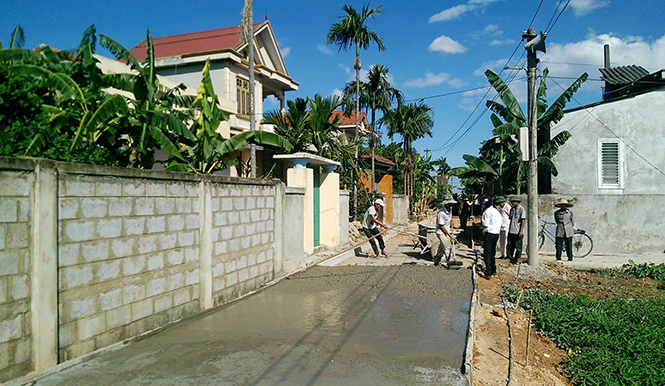 Hệ thống đường giao thông nông thôn xã Xuân Thủy tiếp tục được bê tông hóa, đáp ứng nhu cầu đi lại của nhân dân.