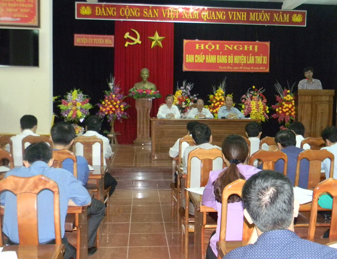 Quang cảnh tại Hội nghị Ban Chấp hành Đảng bộ huyện Tuyên Hoá lần thứ XI.   
