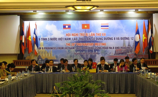 Đồng chí Nguyễn Xuân Quang, Phó Chủ tịch UBND tỉnh chủ trì hội nghị trù bị lần thứ XX 9 tỉnh 3 nước Việt Nam, Lào, Thái Lan có sử dụng đường 8 và đường 12