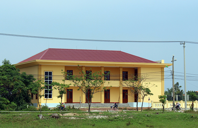 Trung tâm văn hóa xã Lộc Ninh, công trình xây dựng cơ bản NTM đang còn nợ đọng.