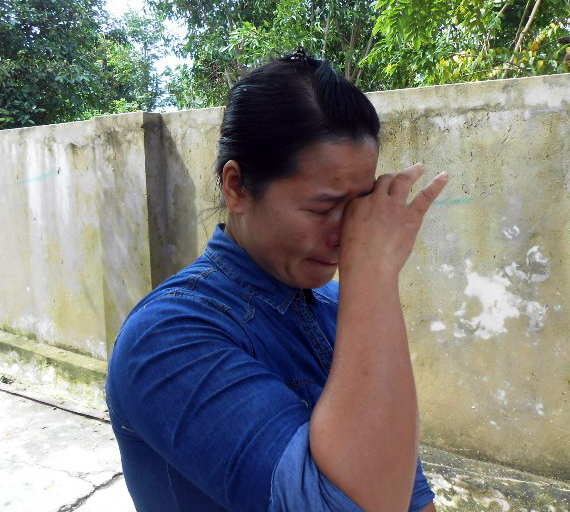 Chủ trang trại Đặng Thị Ánh khóc hết nước mắt trước thiệt hại của trang trại.