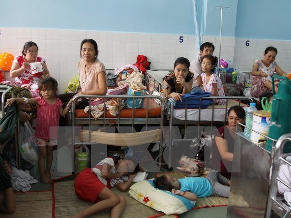 Tình trạng quá tải bệnh nhi tại Bệnh viện Nhi Đồng 1, Thành phố Hồ Chí Minh. (Ảnh: Phương Vy/TTXVN)