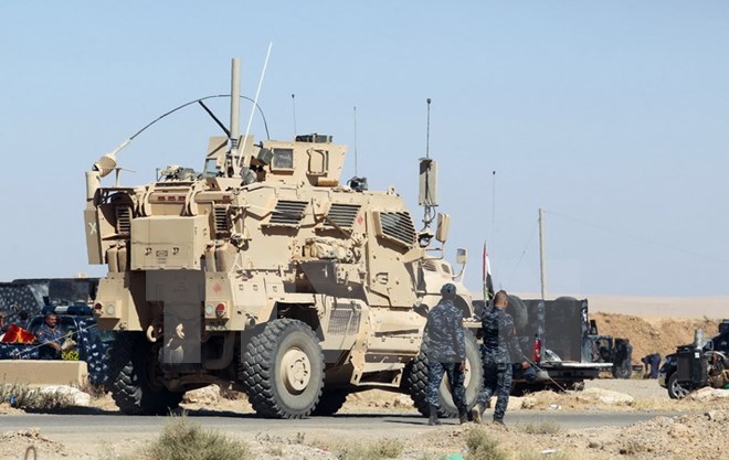 Xe quân sự Mỹ tại căn cứ quân sự Qayyarah, cách Mosul 60km về phía nam, chuẩn bị tham gia chiến dịch giải phóng Mosul ngày 16-10. (Nguồn: AFP/TTXVN)