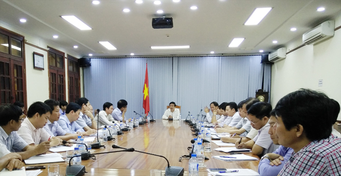 Đồng chí Nguyễn Xuân Quang, Ủy viên Ban Thường vụ Tỉnh ủy, Phó Chủ tịch Thường trực UBND tỉnh chủ trì cuộc họp.