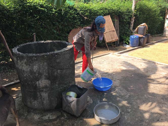 Sau lũ, nỗi lo thiếu nước sinh hoạt khiến người dân thôn Nam Sơn, xã Phú Trạch thêm khốn khó.