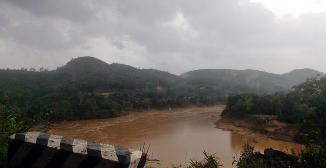 Một khúc sông Gianh đoạn qua thôn Xuân Canh, xã Thuận Hoá, huyện Tuyên Hoá.