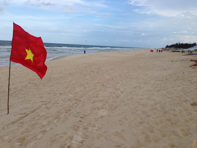  và trả lại cảnh quan sạch đẹp cho bãi biển Hải Ninh