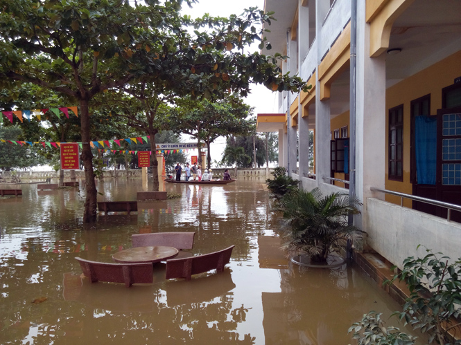 Một số trường học trên địa bàn huyện Quảng Ninh bị ngập nặng