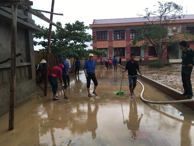  … nên một số trường học dọc bờ sông Gianh vẫn chưa khắc phục xong hậu quả.