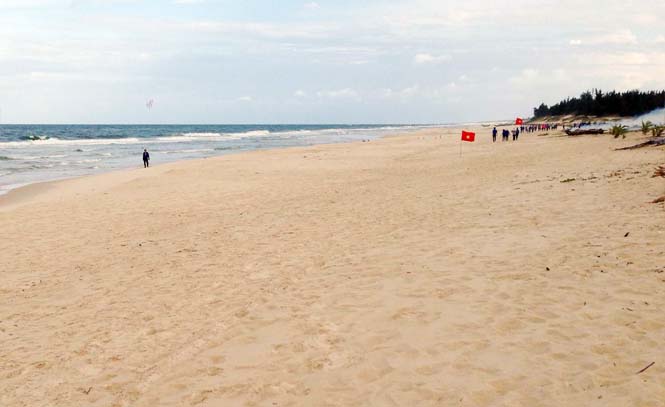 Bãi biển Hải Ninh-địa điểm thực hiện Dự án quần thể du lịch, nghỉ dưỡng sinh thái của Tập đoàn FLC.