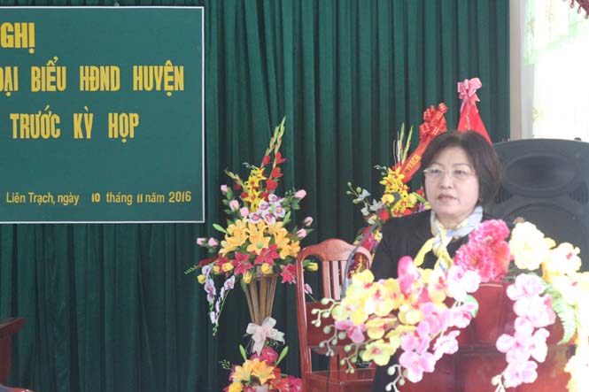 Đồng chí Nguyễn Thị Thanh Hương, Uỷ viên Ban thường vụ Tỉnh uỷ, Phó Chủ tịch HĐND tỉnh giải trình các kiến nghị của cư tri. 