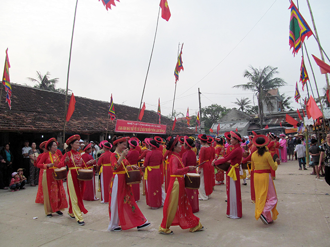  Khôi phục, phát triển các lễ hội truyền thống-một trong những ưu tiên của các địa phương.