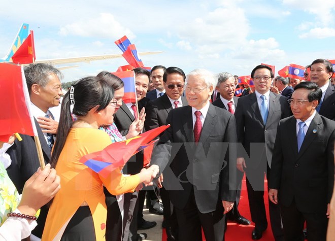 Lễ đón Tổng Bí thư Nguyễn Phú Trọng tại sân bay quốc tế Vientiane. (Ảnh: Trí Dũng/TTXVN)