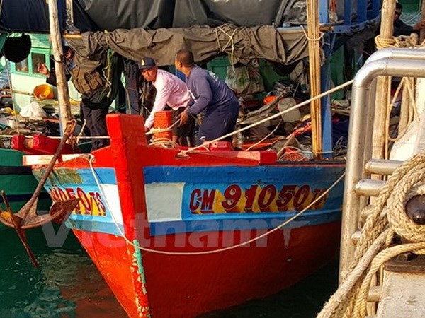 Cảnh sát Thái Lan bắt giữ một tàu cá Việt Nam hồi tháng Tư vừa qua. (Ảnh: Vietnam+)