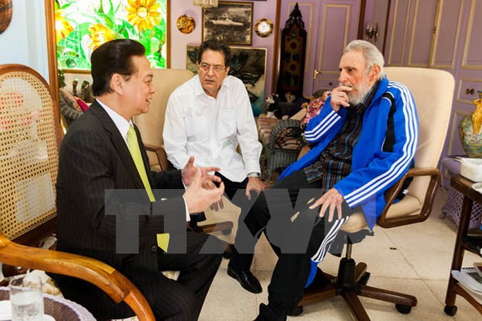 Lãnh tụ Cuba Fidel Castro tiếp Thủ tướng Nguyễn Tấn Dũng đang trong chuyến thăm chính thức Cuba, tháng 3-2014. (Ảnh: TTXVN phát)