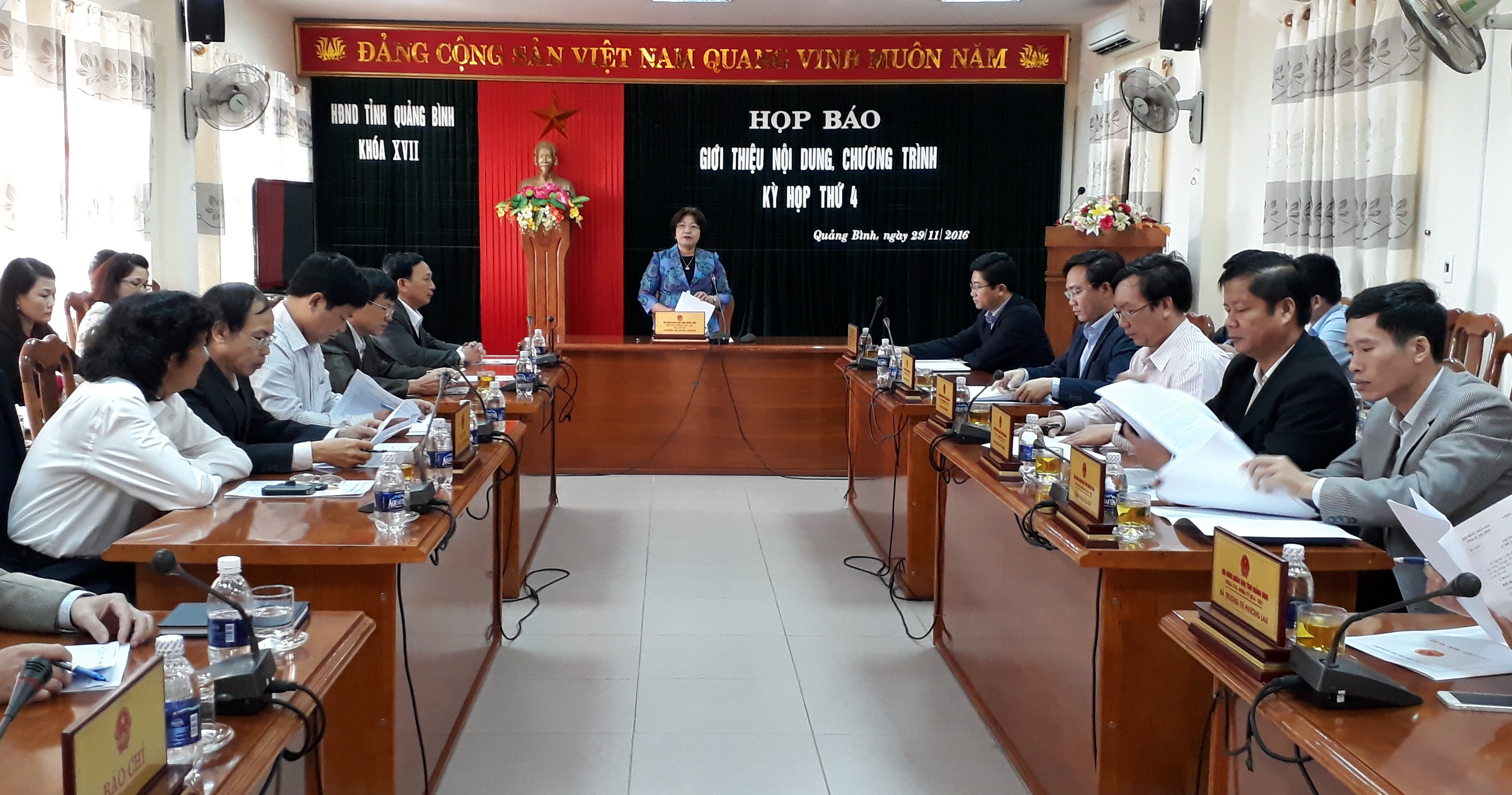 Đồng chí Nguyễn Thị Thanh Hương, Ủy viên Ban Thường vụ Tỉnh ủy, Phó Chủ tịch HĐND tỉnh phát biểu chỉ đạo kỳ họp