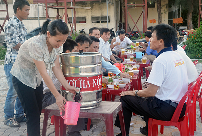 Bia hơi Hà Nội đang được thị trường tín nhiệm.