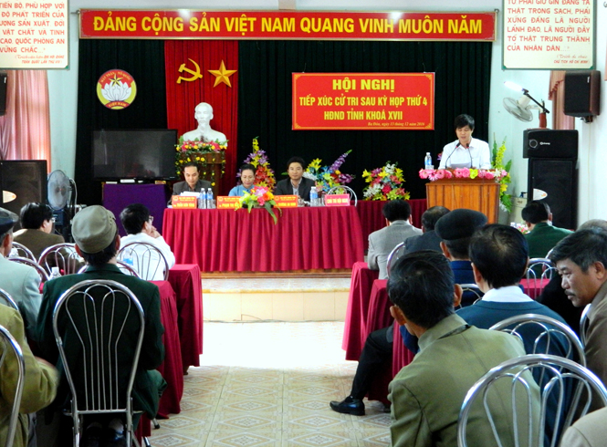 Các đại biểu HĐND tỉnh tiếp xúc với cử tri tại phường Ba Đồn