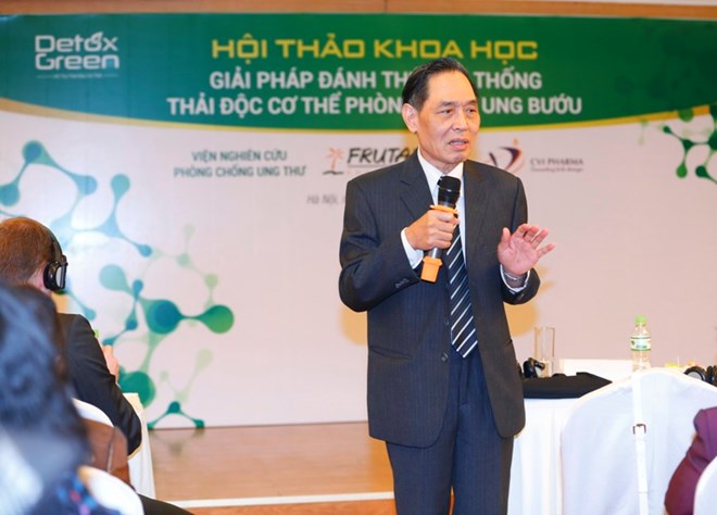  Giáo sư Nguyễn Bá Đức phát biểu tại hội thảo. (Ảnh: PV/Vietnam+)