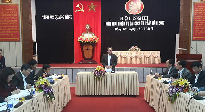 Đồng chí Hoàng Đăng Quang, Ủy viên Trung ương Đảng, Bí thư Tỉnh ủy, Chủ tịch HĐND tỉnh, Trưởng Ban chỉ đạo Cải cách tư pháp tỉnh phát biểu kết luận hội nghị.