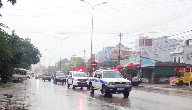 Các lực lượng diễu hành hưởng ứng đợt cao điểm bảo đảm trật tự an toàn giao thông dịp Tết Nguyên đán.