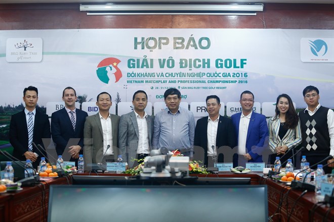 Toàn cảnh cuộc họp báo trước thềm Giải Vô địch golf đối kháng quốc gia 2016. (Ảnh: Minh Chiến/Vietnam+)