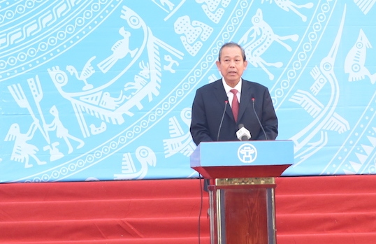 Phó Thủ tướng Thường trực Chính phủ Trương Hòa Bình phát biểu chỉ đạo tại lễ ra quân phát động Năm ATGT 2017. Ảnh: VGP/Lê Sơn