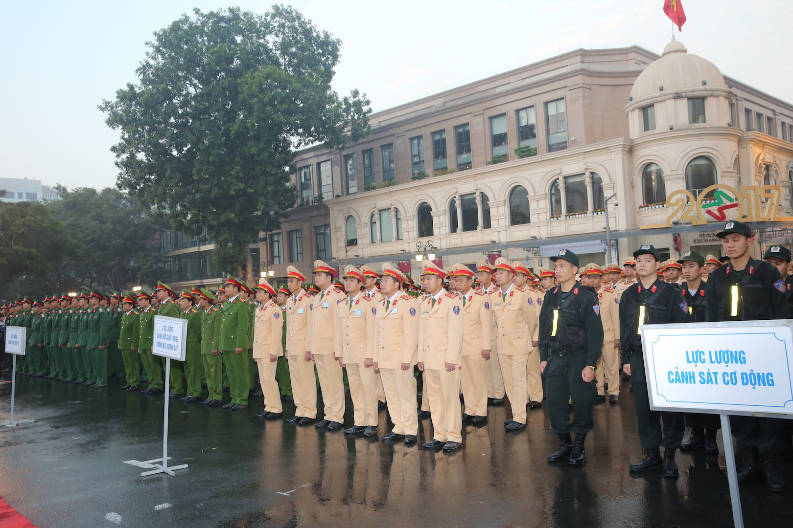 Các lực lượng cảnh sát tham dự lễ ra quân. Ảnh: VGP/Lê Sơn
