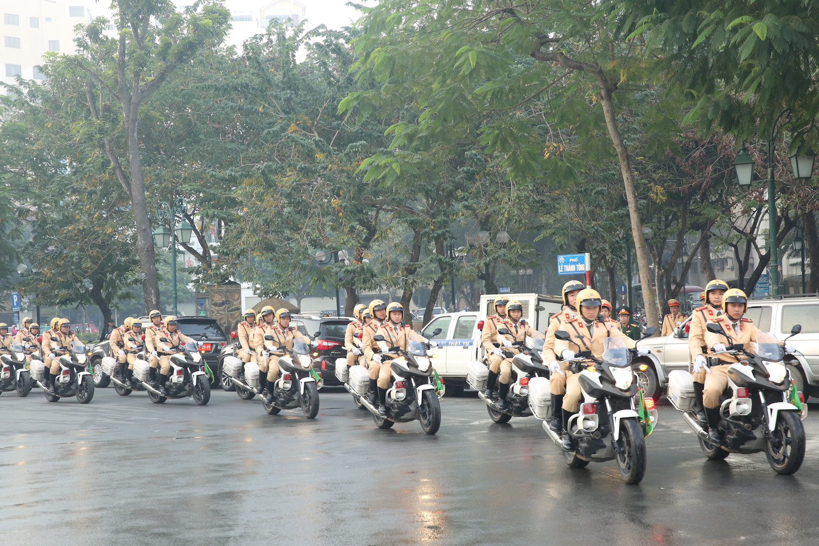  Diễu hành trên phố sau lễ phát động. Ảnh: VGP/Lê Sơn