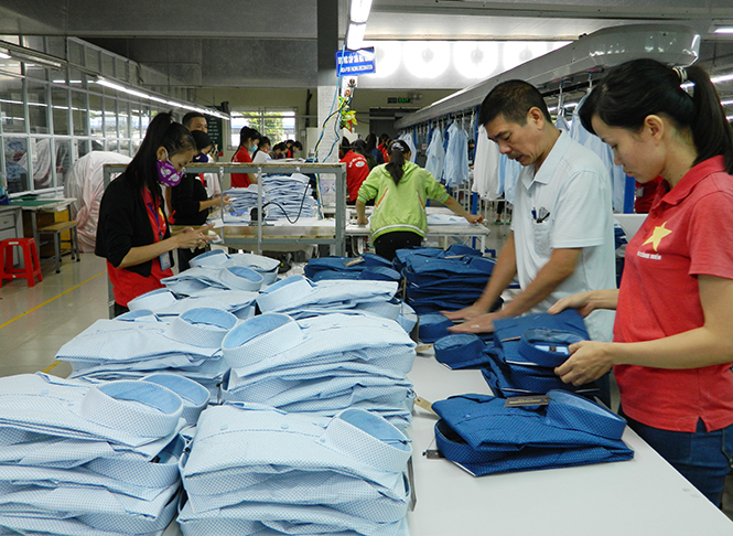 Sản phẩm áo sơ mi có giá trị sản xuất tăng 21,4% so với năm 2015.