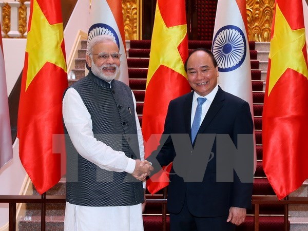 Thủ tướng Nguyễn Xuân Phúc đón tiếp Thủ tướng Ấn Độ Narendra Modi tháng 9-2016. (Ảnh: Thống Nhất/TTXVN)