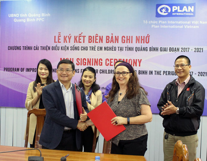 Lễ ký kết biên bản ghi nhớ Chương trình cải thiện điều kiện sống cho trẻ em nghèo tỉnh Quảng Bình giai đoạn 2017-2021