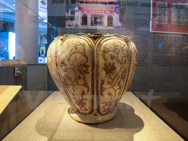 Thống gốm hoa nâu từ thời Trần thế kỷ 13 -14 và được công nhận bảo vật quốc gia từ năm 2016. (Ảnh: Minh Sơn/Vietnam+)