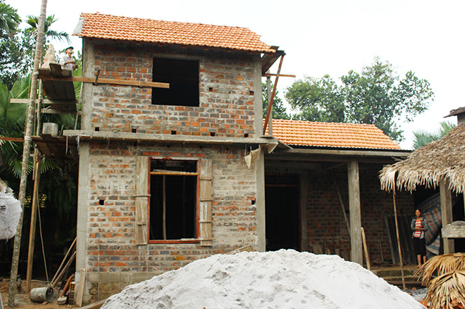 Xây dựng nhà chòi tránh lũ cho người dân tại xã Thuận Hóa (Tuyên Hóa).