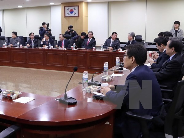 Các nghị sỹ ly khai nhóm họp tại Quốc hội Hàn Quốc ở Seoul. (Nguồn: EPA/TTXVN)