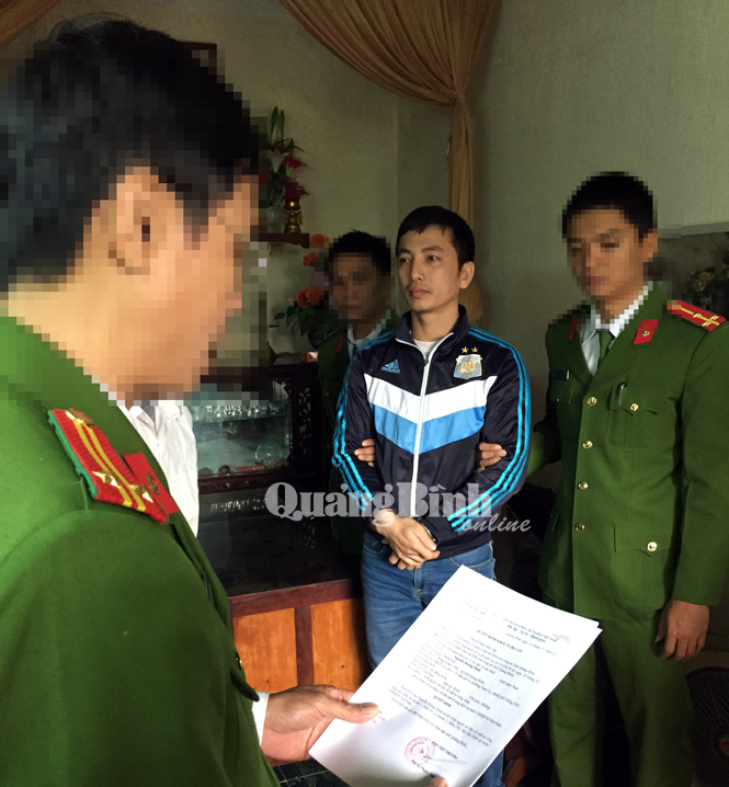 Cơ quan điều tra Công an tỉnh thực hiện lệnh bắt đối tượng Nguyễn Hoàng Minh.