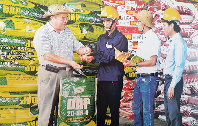 Ông Nguyễn Hồng Lam, Chủ tịch Tập đoàn Quế Lâm và sản phẩm gạo hữu cơ.