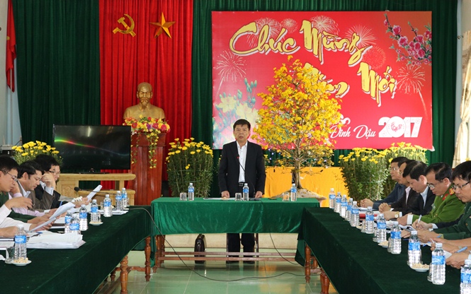Đồng chí Nguyễn Hữu Hoài, Phó Bí thư Tỉnh ủy, Chủ tịch UBND tỉnh phát biểu tại buổi làm việc với huyện Quảng Trạch.